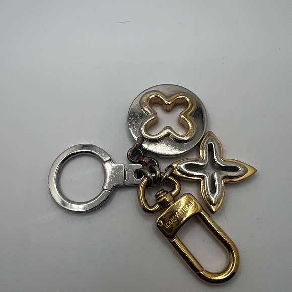 GUC Louis Vuitton Gold and Silver Insolence Key Holder Charm - Picture 3 of 3